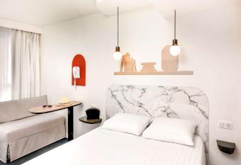 H  tel ibis Styles Vichy Centre allows 18 year olds to book a room