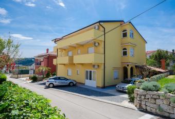 Apartments Mirjana has Balcony rooms
