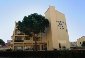Hotel du Port allows 18 year olds to book a room