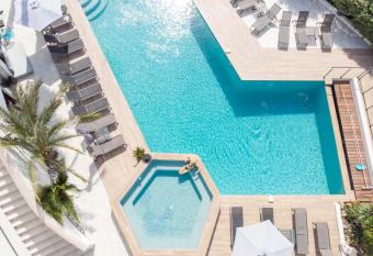 Le Confidentiel H  tel & SPA has Balcony rooms