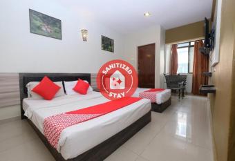 Super OYO 1153 Heaven Hill Hotel 1 allows 18 year olds to book a room