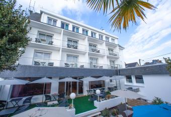 Hotel les Alignements has Balcony rooms