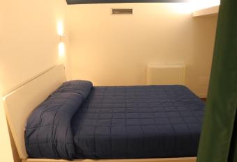 J13 Appartamento con SPA Privata allows 18 year olds to book a room