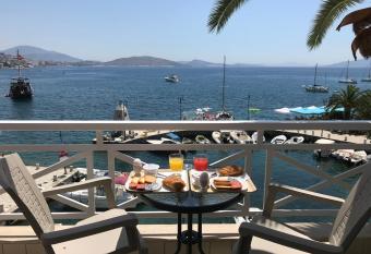 Sun N Blue Hotel has Balcony rooms