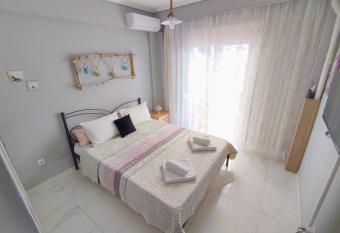 DriftWood Center Apartment has Balcony rooms