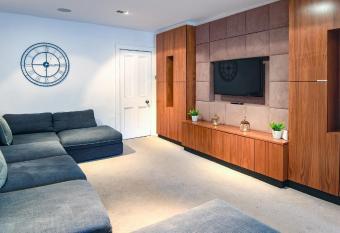 The Gillygate Gathering - City Centre - Sleeps Up To 18 has Balcony rooms