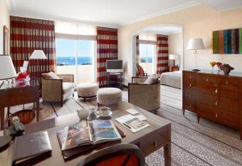 H  tel Juana has Balcony rooms