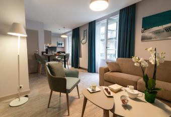Appartements des Marins allows 18 year olds to book a room