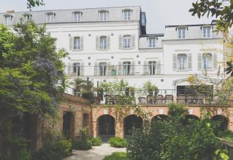 Les Tilleuls Etretat has Balcony rooms