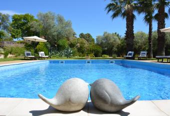 O Chai d Oeuvres - Luxury B&B allows 18 year olds to book a room