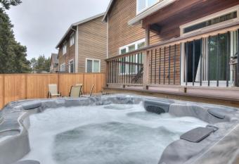 Kiwanda Breeze has Balcony rooms