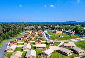 Safariland Stukenbrock Erlebnisresort allows 18 year olds to book a room