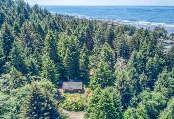 Guinevere's Cottage has Balcony rooms
