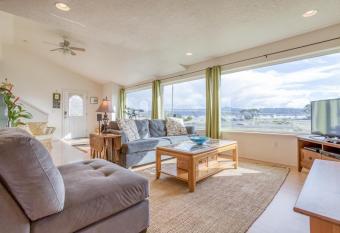 Amandas Cottage has Balcony rooms