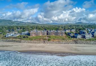 Whale's Spout has Balcony rooms