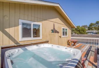 A Pelicans Perch has Balcony rooms