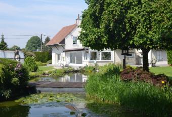 JARDIN DU MARAIS allows 18 year olds to book a room