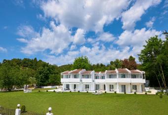 Lefki villa has Balcony rooms