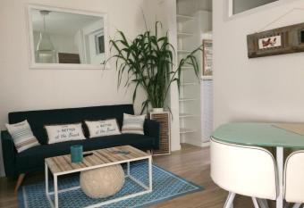 L   Appart des Halles allows 18 year olds to book a room