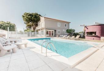 Suite 106 has Balcony rooms