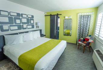 University Inn Asu/Tempe allows 18 year olds to book a room