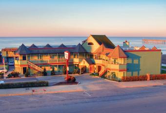 Shoreline Inn has Balcony rooms
