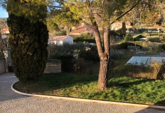 LA BASTIDE DU GINESTE - Lemon allows 18 year olds to book a room