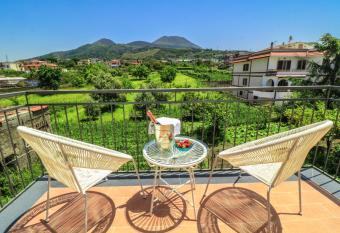 Bella  Mbriana has Balcony rooms