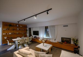 5 meters from the beach has Balcony rooms