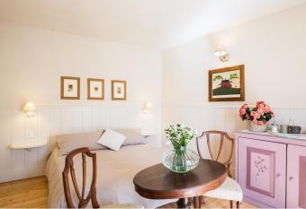 Io&te spazio benessere allows 18 year olds to book a room