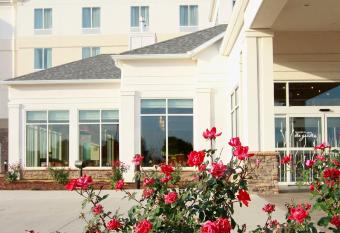 Hilton Garden Inn Cedar Falls allows 18 year olds to book a room