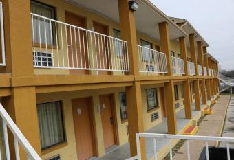 Great Western Inn has Smoking rooms