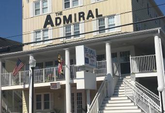 The Admiral Hotel/Motel has Balcony rooms