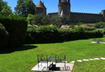 GOOD KNIGHT has Balcony rooms