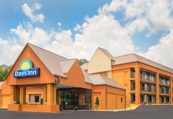 Days Inn by Wyndham Knoxville East has Smoking rooms