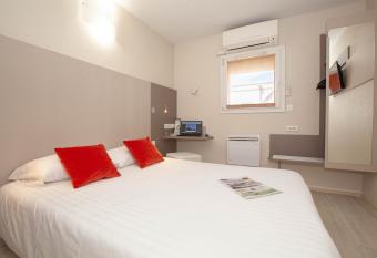 Best Hotel Lyon - Saint Priest allows 18 year olds to book a room