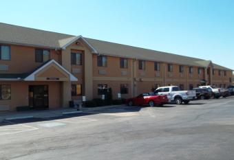 Baymont by Wyndham Hearne allows 18 year olds to book a room