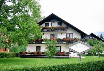 Tiffany Pension Bled has Balcony rooms