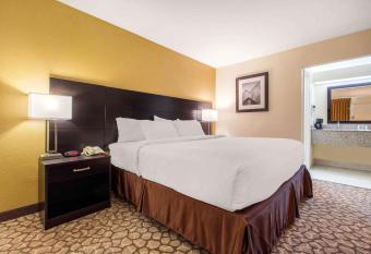 Ramada by Wyndham Santee Io95 has Smoking rooms