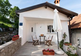 Kuca za odmor NALL has Balcony rooms