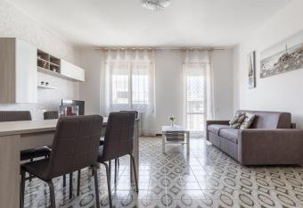 A Kasa di Deia  allows 18 year olds to book a room