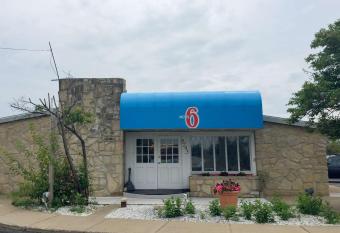 Motel 6 Hamburg. Ny allows 18 year olds to book a room