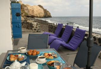 Serenity Blue (Cave house) has Balcony rooms