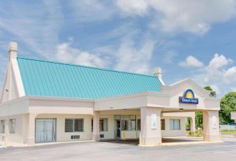 Days Inn by Wyndham Chester has Smoking rooms