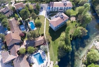 Domaine de la Petite Isle - Luberon has Balcony rooms