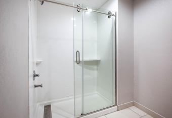 Baymont by Wyndham Traverse City allows 18 year olds to book a room