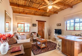 Elfen Cottage has Balcony rooms