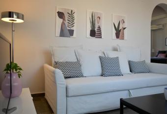 ISTRON BREEZE II has rooms with a private hot tub