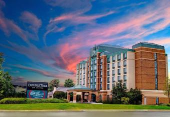 DoubleTree by Hilton Pleasant Prairie Kenosha has Balcony rooms