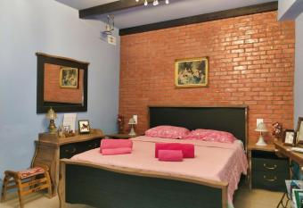 Mama s Cozy Room 1 allows 18 year olds to book a room